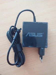 Jual charger, adaptor laptop asus 19V 3.42A new model, kotak yogyakarta