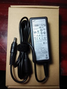 Jual charger, adaptor laptop samsung 19V 2.1A central pin Yogyakarta